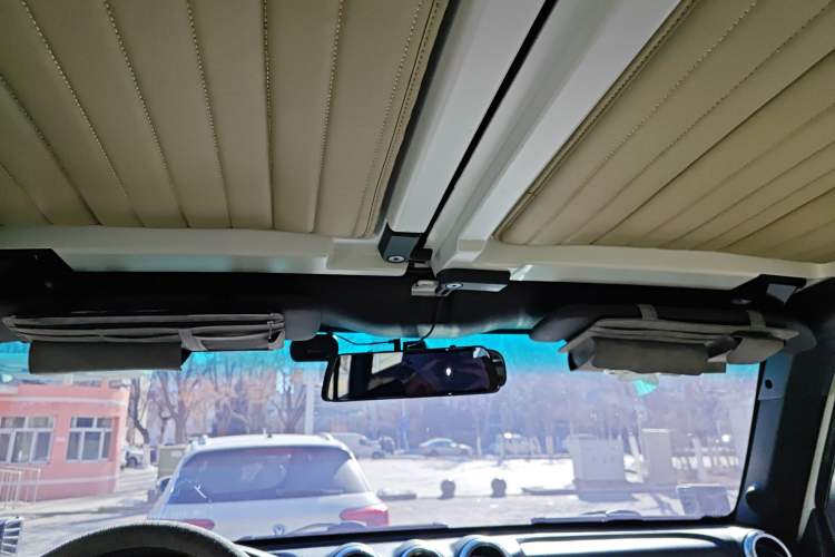 Used BAIC Off-Road BJ40 2016 40L 2.3T Automatic All-Wheel Drive Premium Edition Headliner