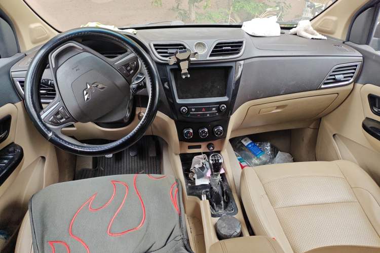 Used Wuling Hongguang 2016 1.5L S1 Deluxe Model China V-standard Center Console