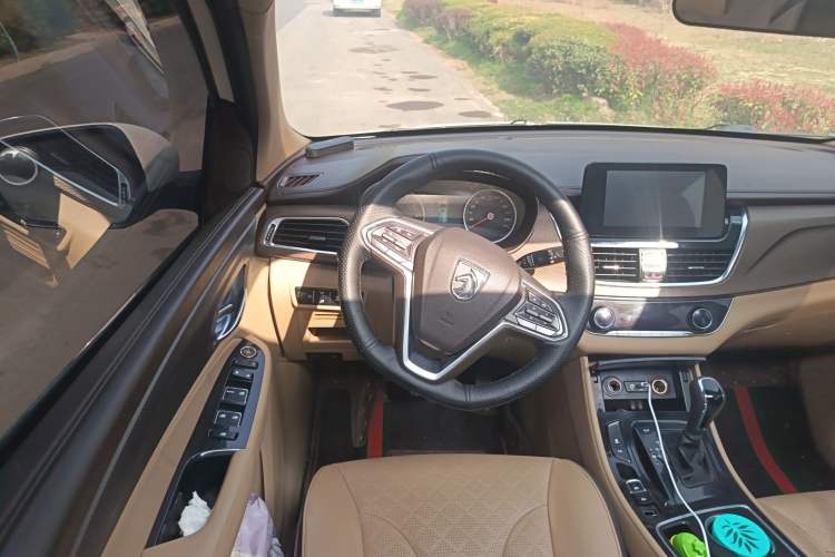 Used Baojun 730 2017 1.8L iAMT Luxury Version 7-Seater
