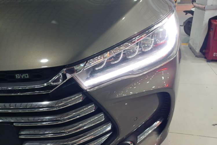 Used BYD Song MAX New Energy 2019 DM 1.5T Smart Connect Zhiyao Model 6-Seater China V Emission Standard Left Front Headlight