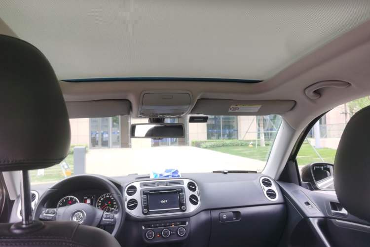 Used Volkswagen Tiguan 2015 1.8TSI Automatic Two-Wheel Drive Luxury Model Headliner