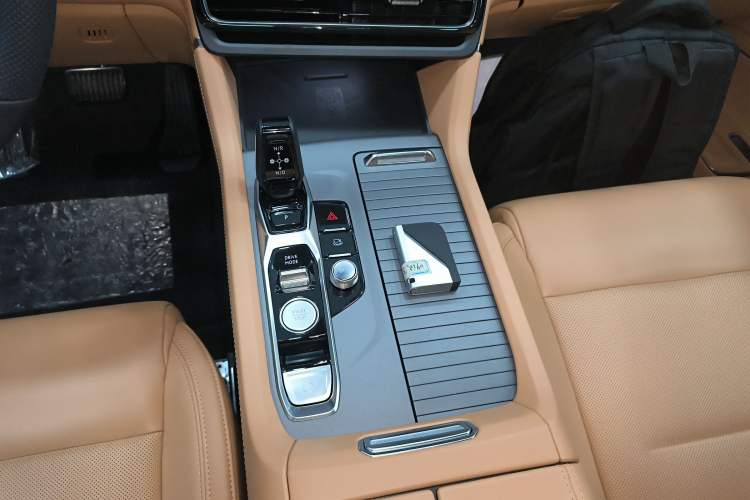 Used Lynk & Co 09 EM-P 2025 2.0TD EM-P Four-Wheel Drive Max Five Seats Gear Lever