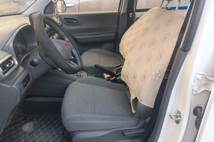 Used Wuling Hongguang New Energy 2024 All-Electric Model 300KM Standard Version Left Front Seat