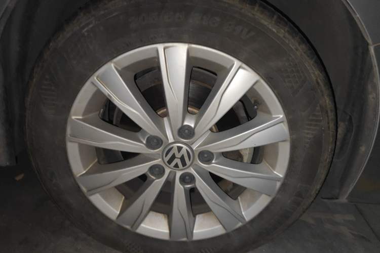 Used Volkswagen Sagitar 2015 1.6L Automatic Fashion Model
