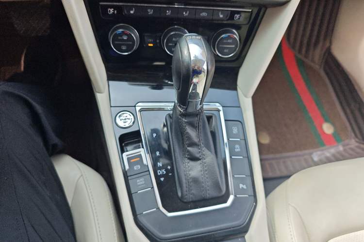 Used Volkswagen Lamando 2015 330TSI DSG Luxury Edition Gear Lever