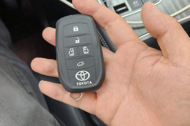 Used Toyota SIENNA 2021 2.5L Hybrid Platinum Edition Vehicle Key