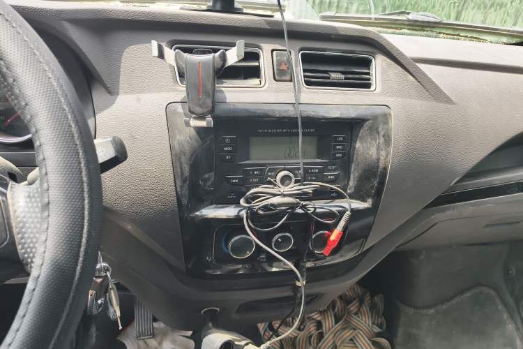 Used Dongfeng Yufeng EM26 2023 High-End Model 41.86 kWh CATL Audio And AC Panel