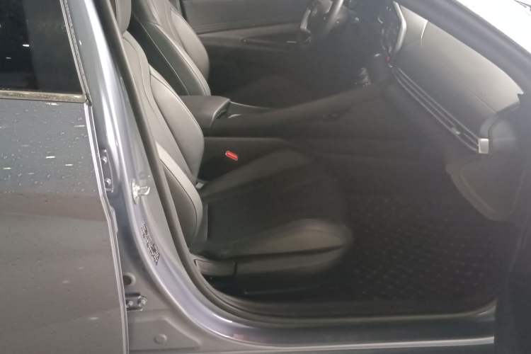 Used Hyundai Elantra 2023 1.5L CVT GLX Elite Edition Right Front Seat
