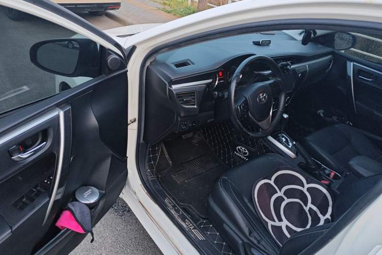 Used Toyota Corolla 2014 1.6L CVT GL-i Leather Edition Driver Seat