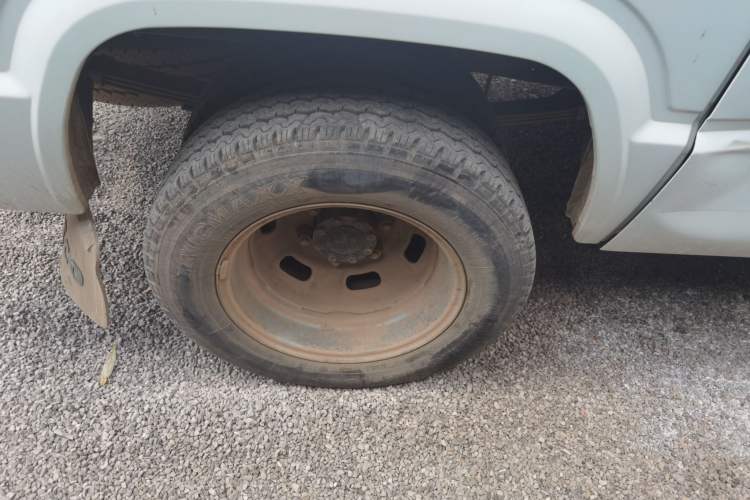 Used Iveco Daily 2017 2.5T A35 Passenger Van 5-7 Seats Model 47Z5 Right Front Wheel Hub