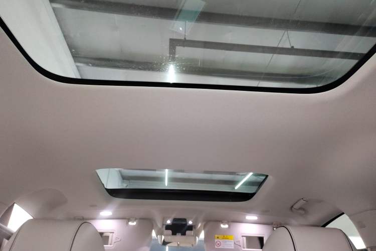 Used Denza D9 2024 DM-i 1050 Luxury Model
