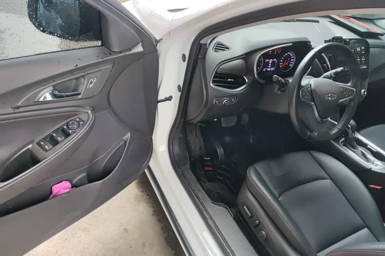 Used Chevrolet Malibu XL 2022 Redline 550T Automatic Sport Edition Driver Seat