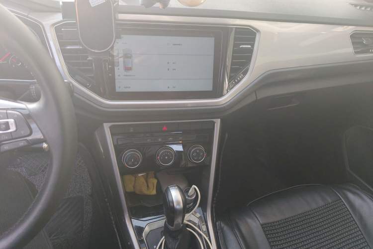 Used Volkswagen T-ROC 2018 280TSI DSG Two-Wheel Drive Advanced Version China V Emission Standard
