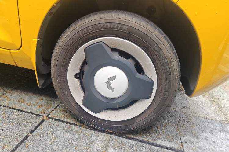 Used Wuling Hongguang MINIEV 2021 Macaron Fashion Model Lithium Iron Phosphate Right Front Wheel Hub