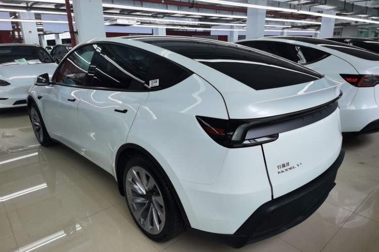 Used Tesla Model Y 2025 Long-Range All-Wheel-Drive Version