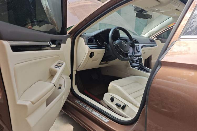 Used Volkswagen Lamando 2015 330TSI DSG Luxury Edition Driver Seat