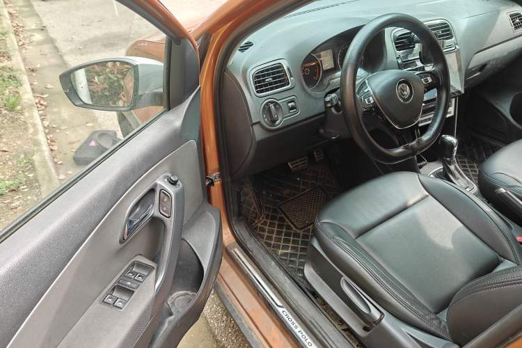 Used Volkswagen Polo 2016 1.6L Cross Polo Automatic
