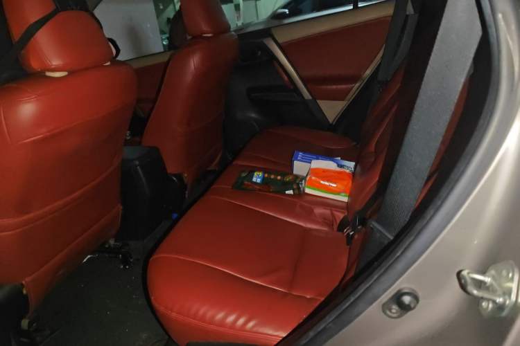 Used Toyota RAV4 2015 2.0L CVT Two-Wheel Drive Fashion Edition