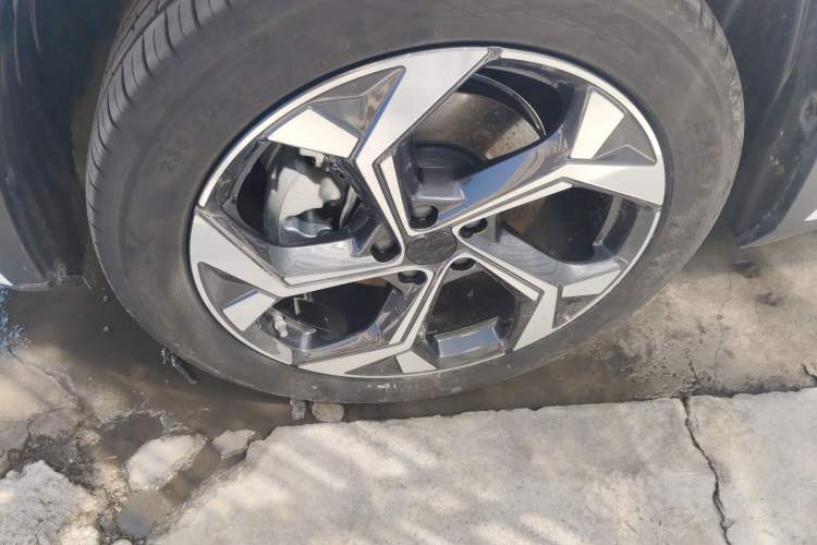 Used Geely Auto FX11 2023 1.5TD DCT Prestige Edition Left Front Wheel Hub