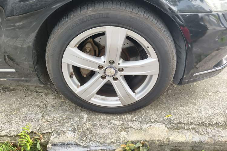 Used Mercedes-Benz S-Class  Right Front Wheel Hub