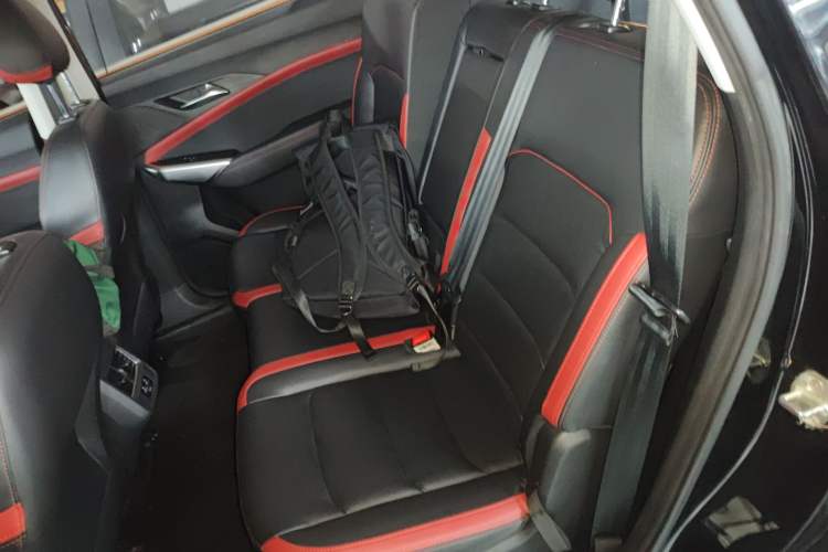 Used SOL X8 2021 300T DCT Leading Smart Connectivity Version 7 Seats Left Rear Seat