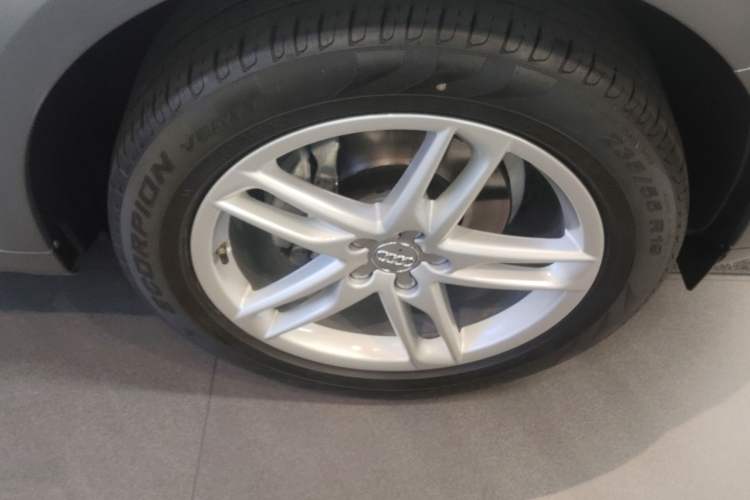 Used Audi Q5 2018 Collector's Edition 40 TFSI Technology Model
