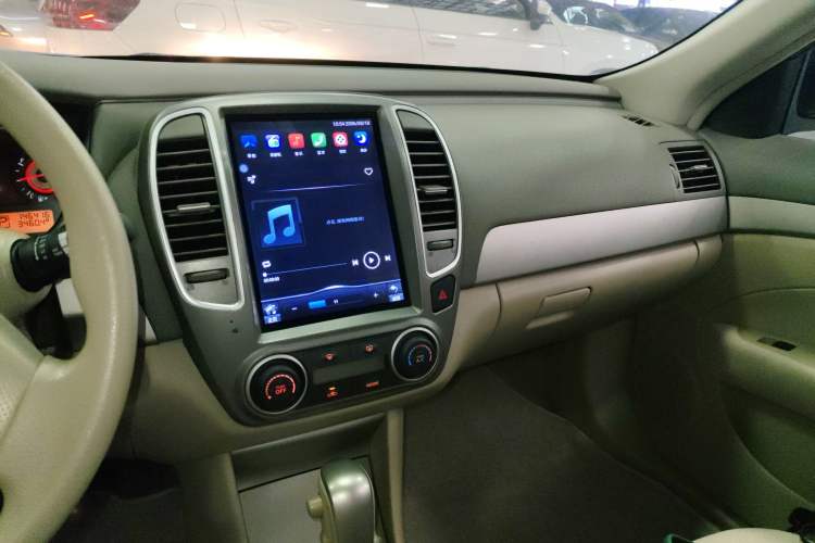 Used Nissan Sylphy 2012 Classic 1.6XE Automatic Comfort Edition Audio And AC Panel