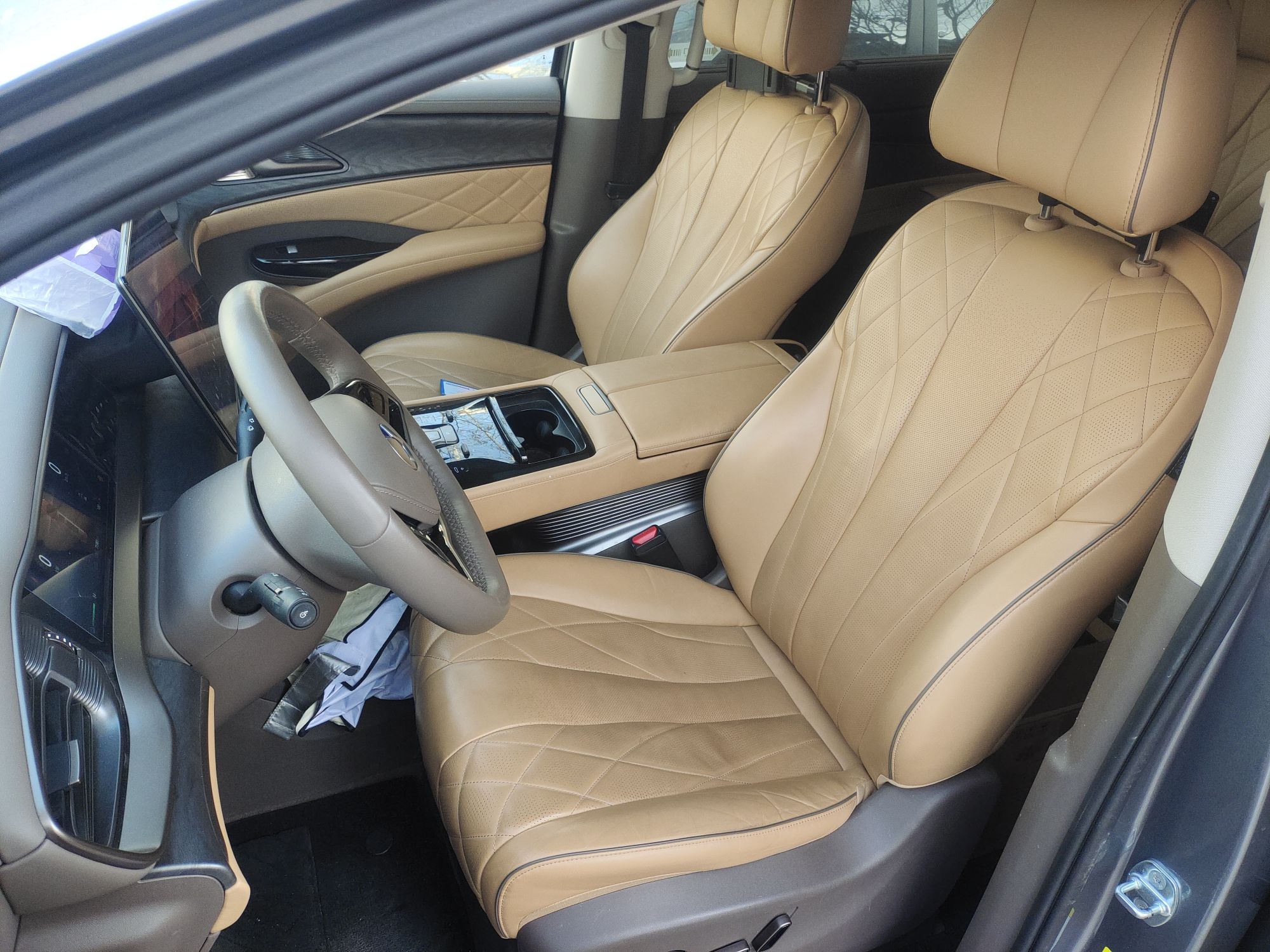 Переднее сиденье в автомобиле