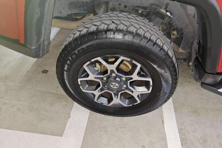 Used BAIC Off-Road BJ40 2018 PLUS 2.3T Automatic Four-Wheel Drive Flagship Version China V Emission Standard Right Rear Wheel Hub