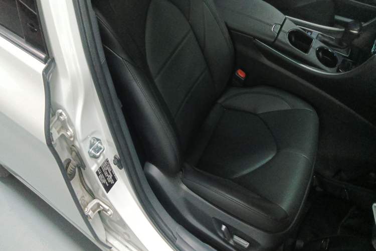 Used Toyota Avalon 2023 Dual-Engine 2.5L Luxury Edition
