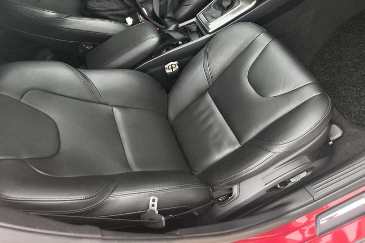 Used Volvo V40 2014 2.0T Zhiya Edition
