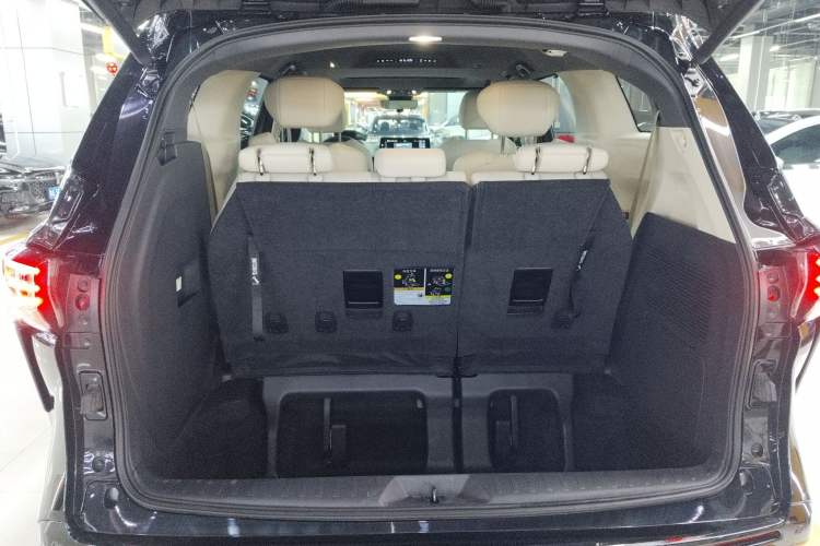 Used Toyota SIENNA 2024 2.5L Hybrid Four-Wheel Drive Prestige Edition