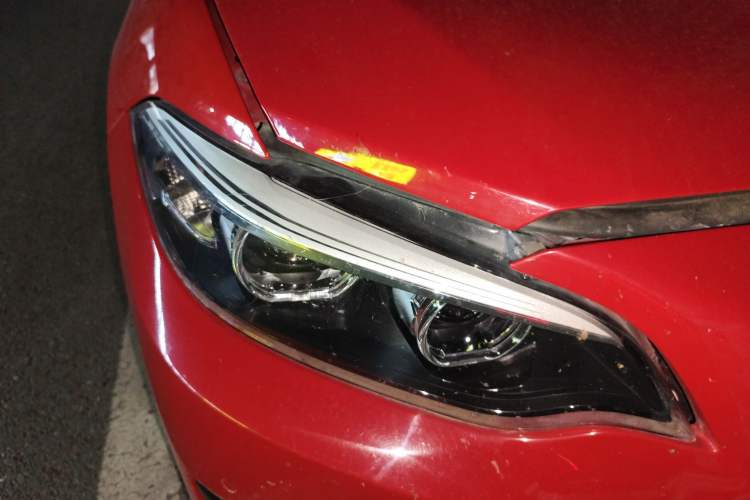 Used BMW 2 Series 2018 220i Convertible Coupe Sports Design Package Right Front Headlight