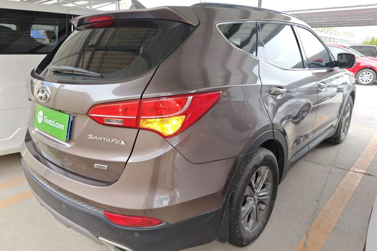Used Hyundai Santa Fe 2013 2.4L Automatic Two-Wheel Drive Smart Version Rear Right 45 Deg