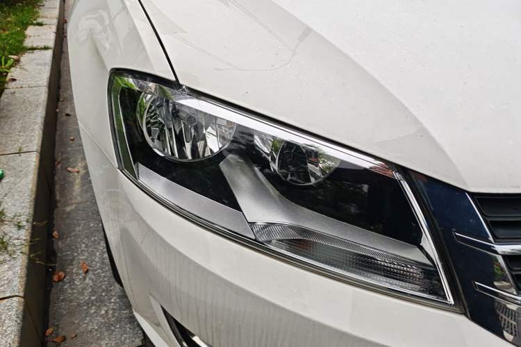 Used Volkswagen Lavida 2013 Restyled Classic 1.6L Automatic Comfort Edition Right Front Headlight