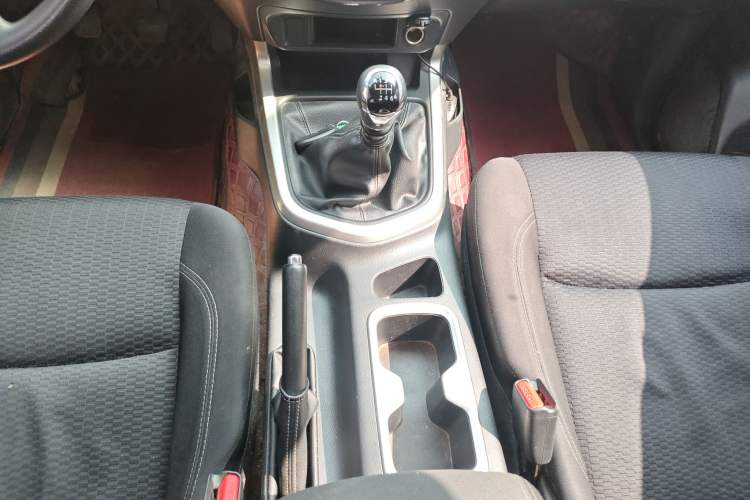 Used Nissan Navara 2021 2.5L Facelift Manual Two-Wheel Drive Comfort Version QR25
