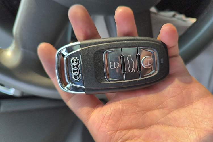 Used Audi Q5 2010 2.0TFSI Technology Edition Vehicle Key