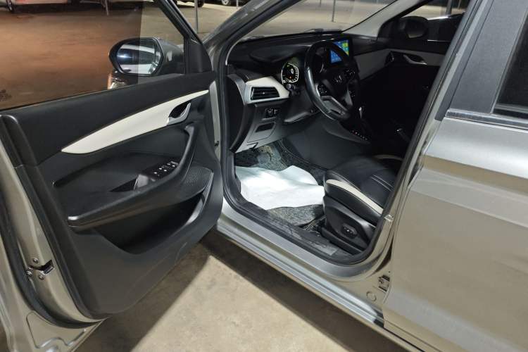 Used Baojun 360 2019 1.5L CVT Luxury Model China VI Emission Standard
