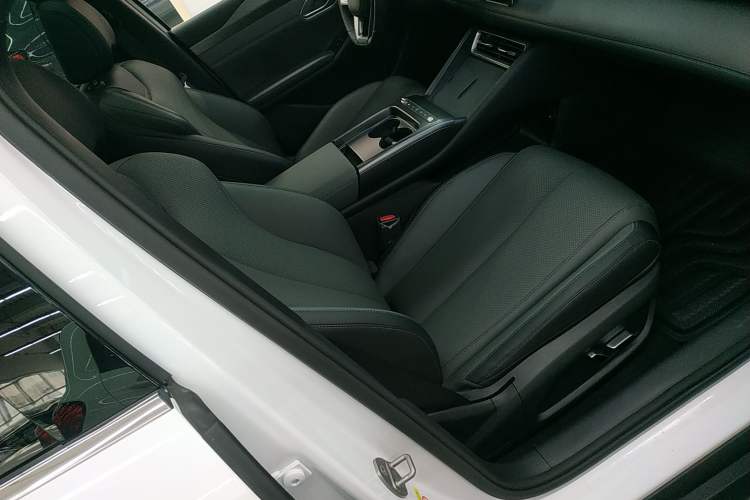 Used BYD Qin L 2025 EV 545KM Beyond Version Right Front Seat