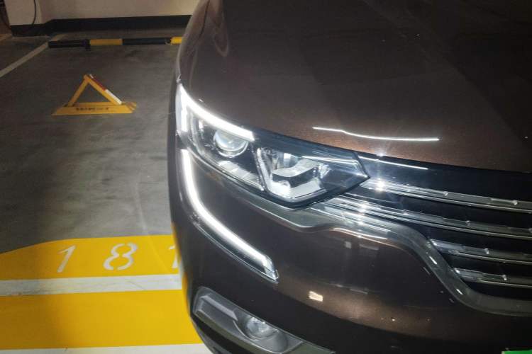 Used Renault Koleos 2017 2.0L Two-Wheel Drive Luxury Edition Right Front Headlight