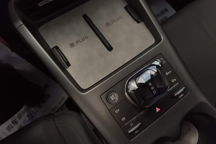 Used BYD Qin PLUS 2025 DM-i Smart Drive 55KM Leading Model Gear Lever