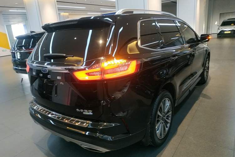 Used Ford Edge 2021 PLUS EcoBoost 245 Two-Wheel-Drive Titanium 7-Seater Rear Right 45 Deg