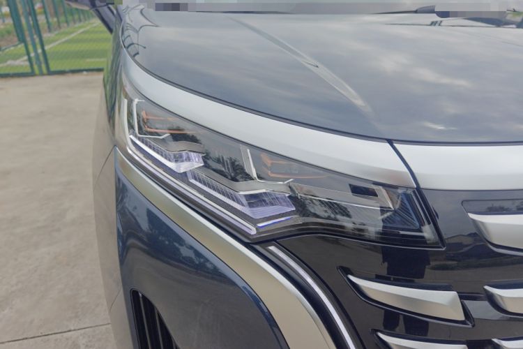 Used Denza D9 2022 DM-i 970 Four-Wheel Drive Flagship Model
