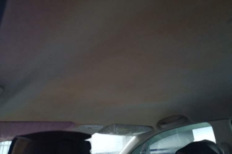 Used Venucia R50 2015 1.6L Manual Fashion Edition
