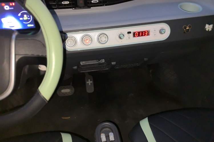 Used Wuling Hongguang MINIEV 2022 Macaron Premium Model – Lithium Ternary Battery