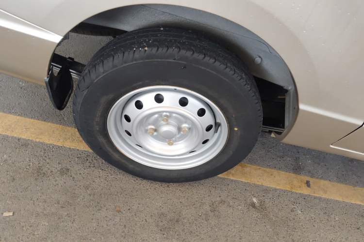 Used Wuling Rongguang S 2023 1.5L Base Version 5/7 Seats Right Rear Wheel Hub