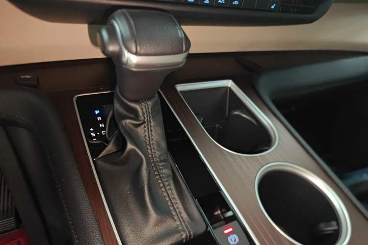 Used Toyota Granvia 2022 2.5L Hybrid Premium Edition