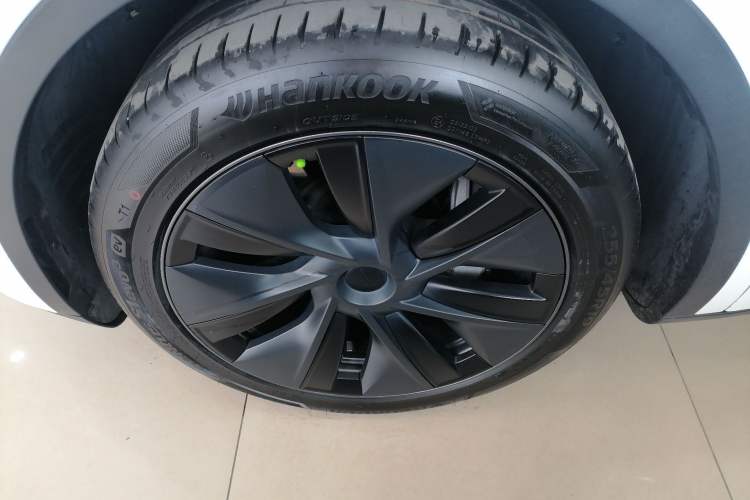 Used Tesla Model Y 2023 Long-Range All-Wheel-Drive Version
