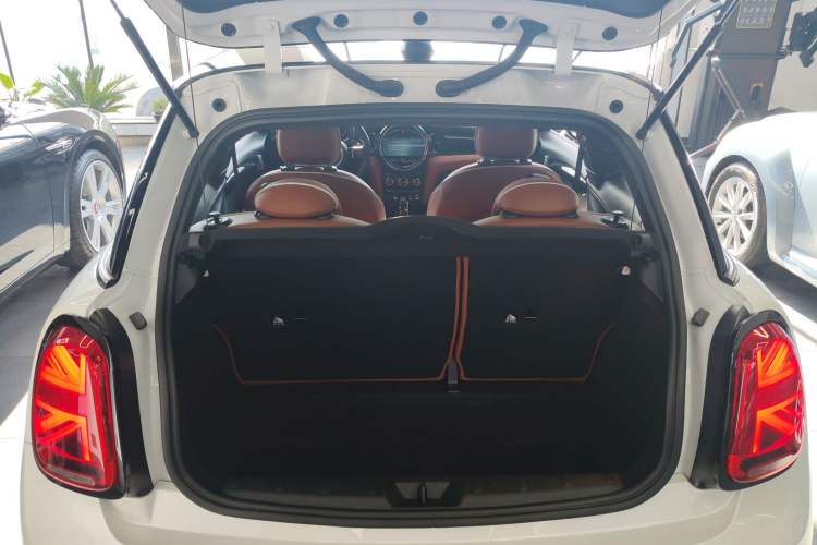 Used MINI MINI 2023 Updated 2.0T COOPER S Artist