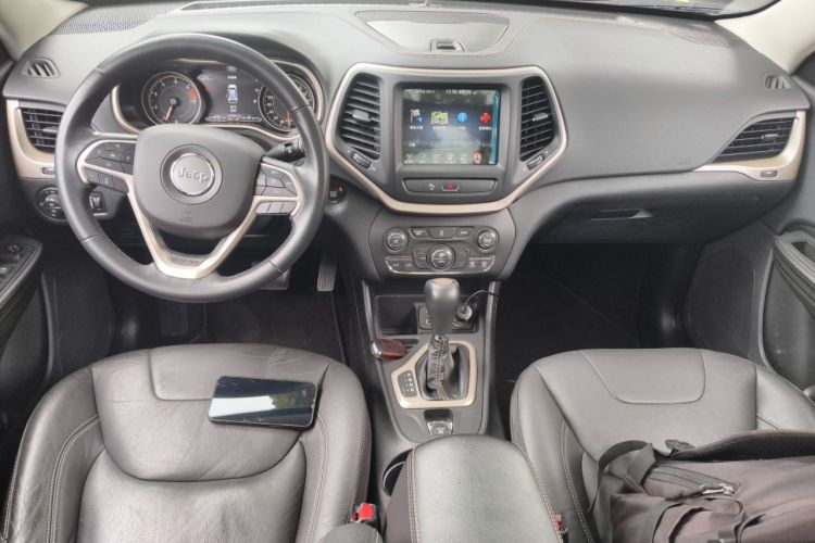 Used Jeep Cherokee 2017 2.0L Superior Edition